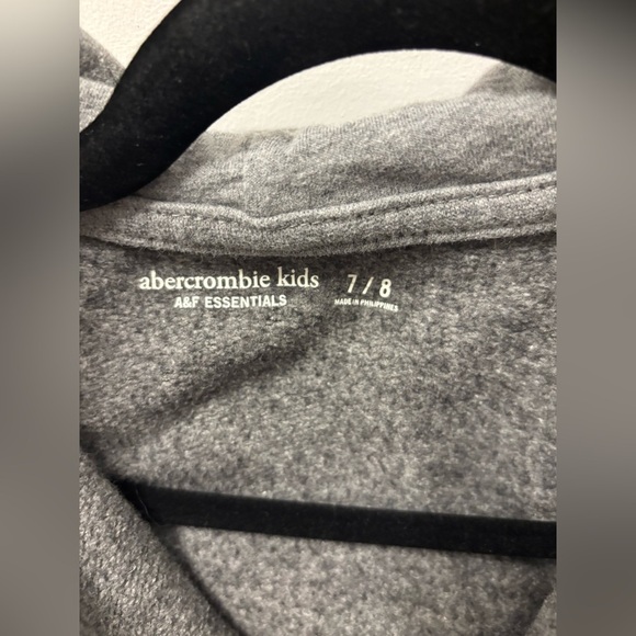 Abercrombie Kids Boys Gray Icon Essential Zip Up Hoodie Size 7/8 - Picture 2 of 3